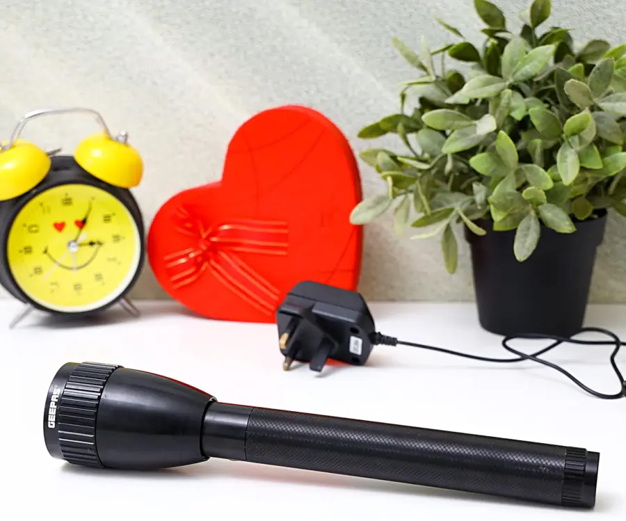 Geepas Rechargeable Waterproof Led Flashlight – GFL3894N – photo 4